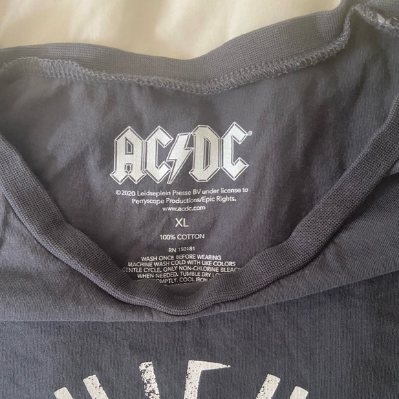 Super cute graphic tee! - Picture 2 of 2